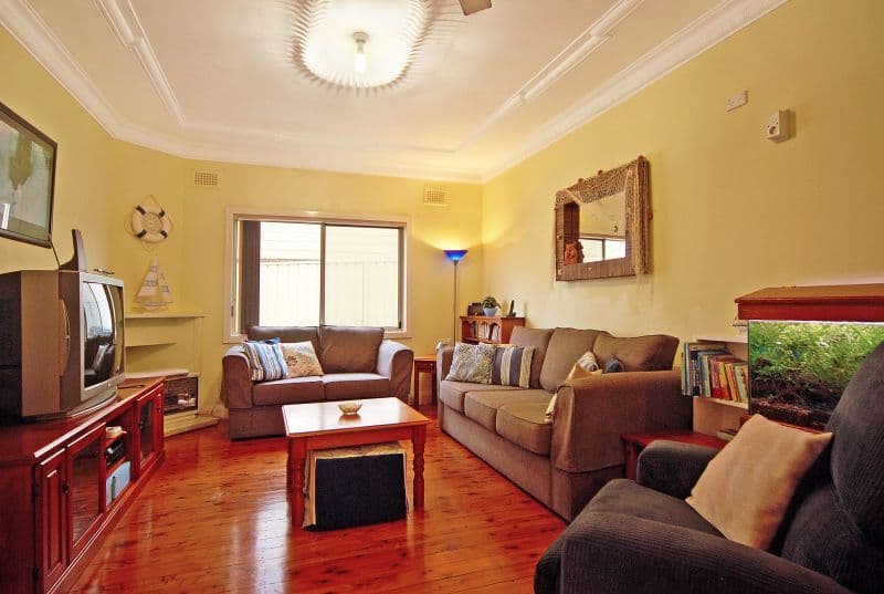 13 Lake Heights Road, LAKE HEIGHTS NSW 2502, Lake Heights - Thumbnail 3