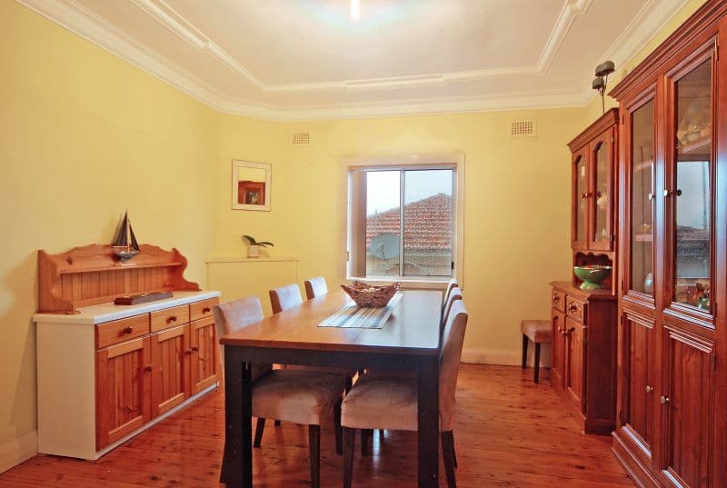 13 Lake Heights Road, LAKE HEIGHTS NSW 2502, Lake Heights - Thumbnail 4