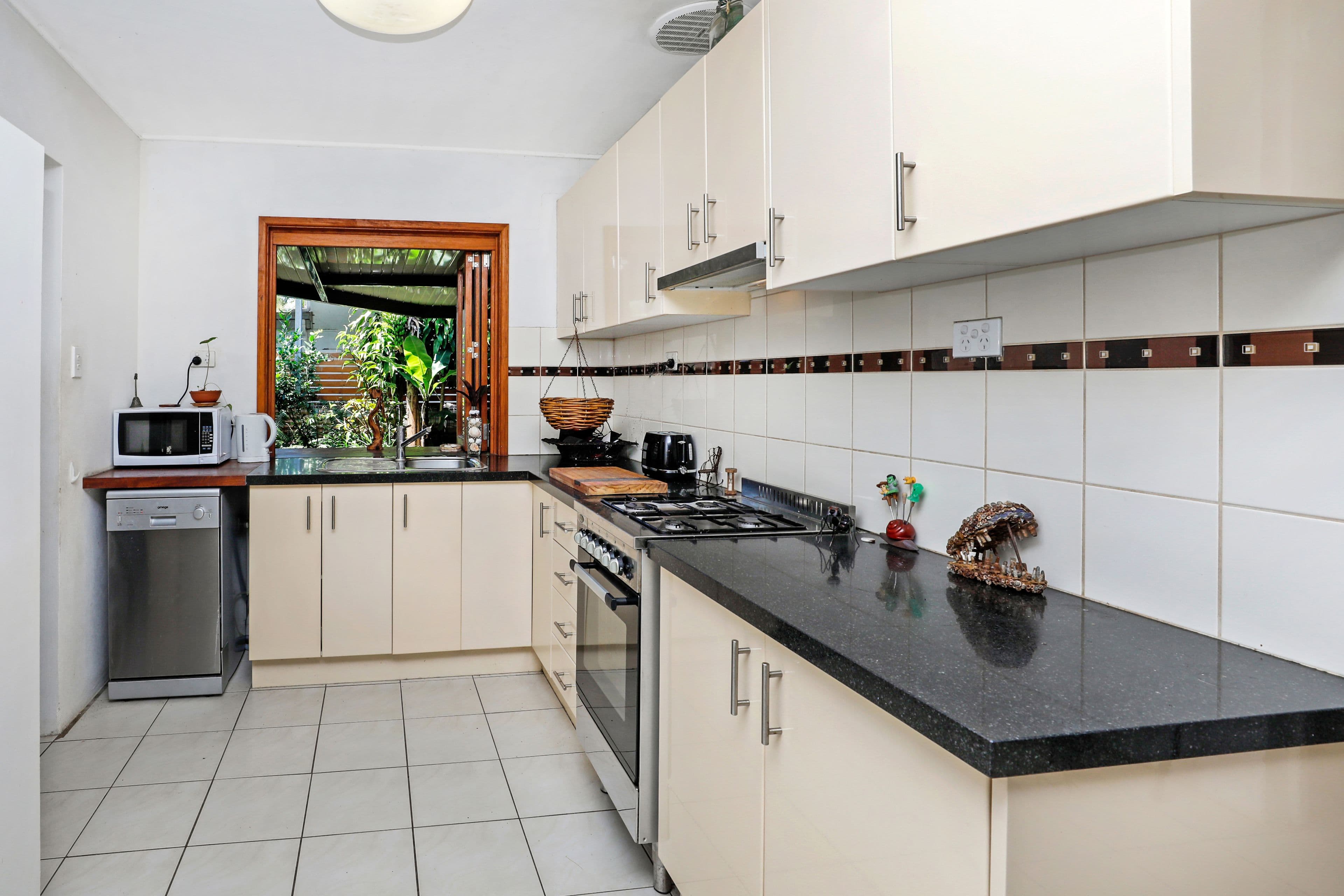 2 Granadilla Street, Holloways Beach QLD 4878, Holloways Beach - Thumbnail 3