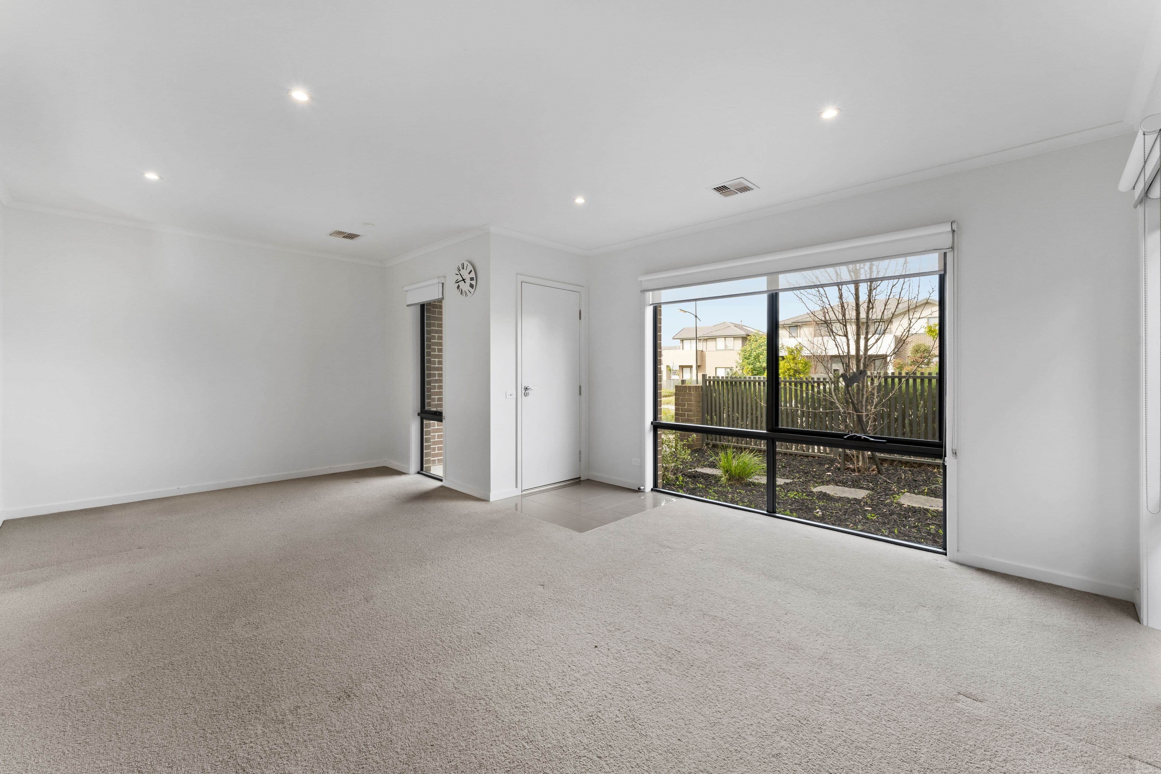 160 Harcrest Boulevard, Wantirna South VIC 3152, Wantirna South - Thumbnail 2