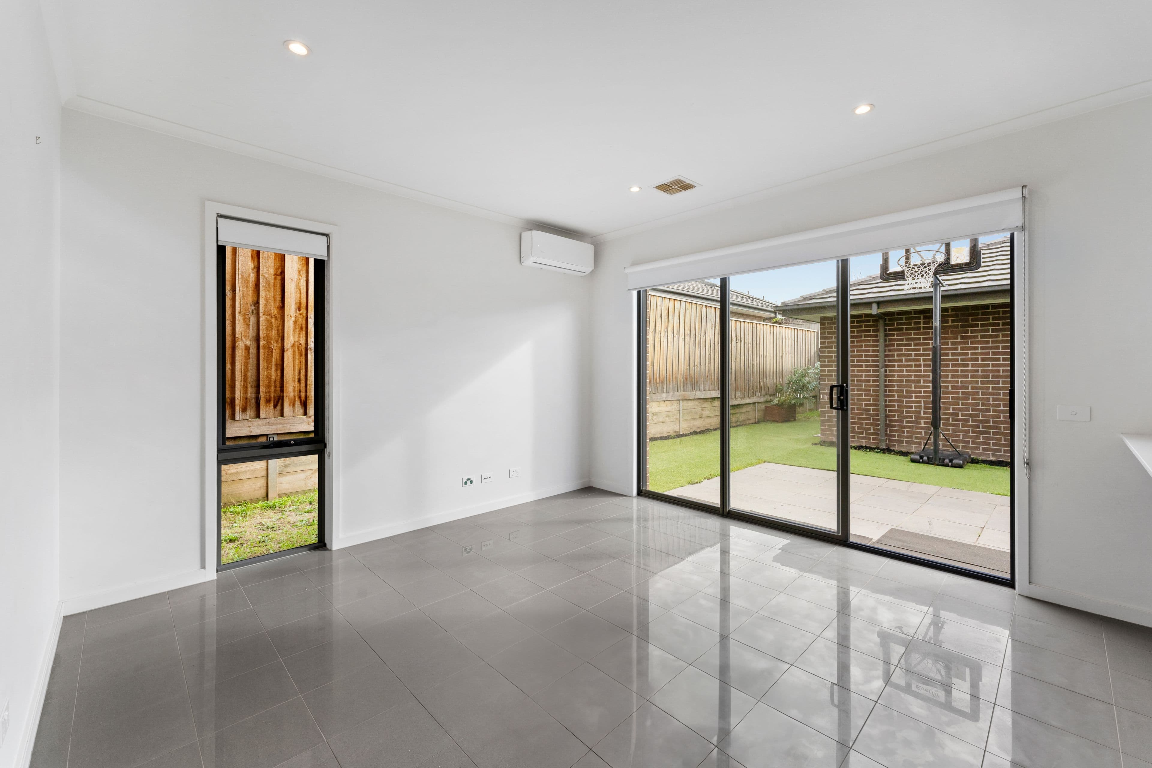 160 Harcrest Boulevard, Wantirna South VIC 3152, Wantirna South - Thumbnail 4
