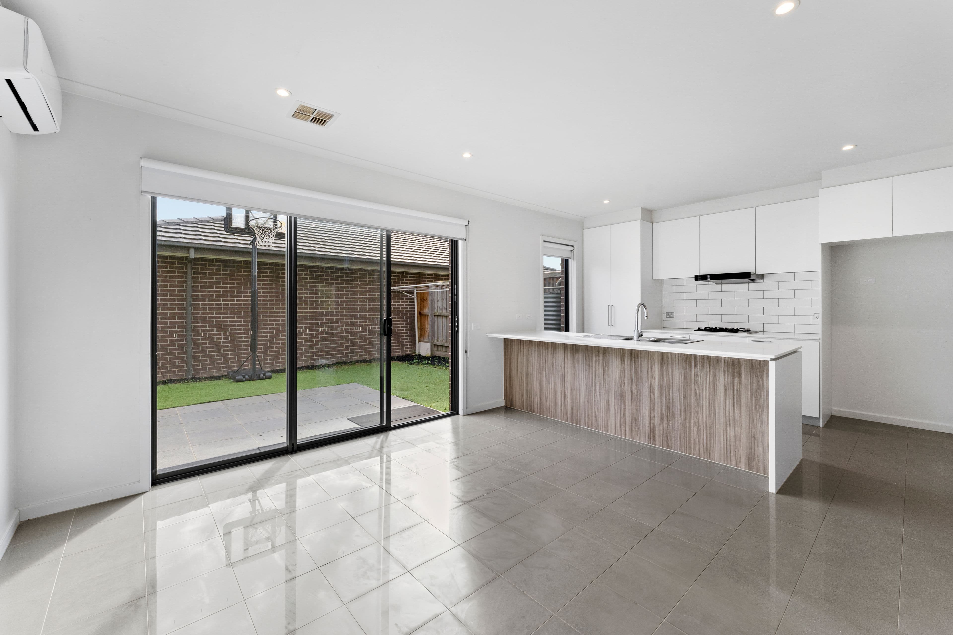 160 Harcrest Boulevard, Wantirna South VIC 3152, Wantirna South - Thumbnail 5