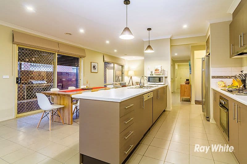 6 Yammerbook Way, Cranbourne East VIC 3977, Cranbourne East - Thumbnail 3