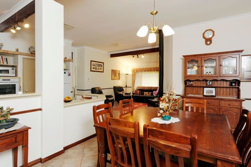 33 Manly Cresent, WARNBRO WA 6169, Warnbro - Thumbnail 2