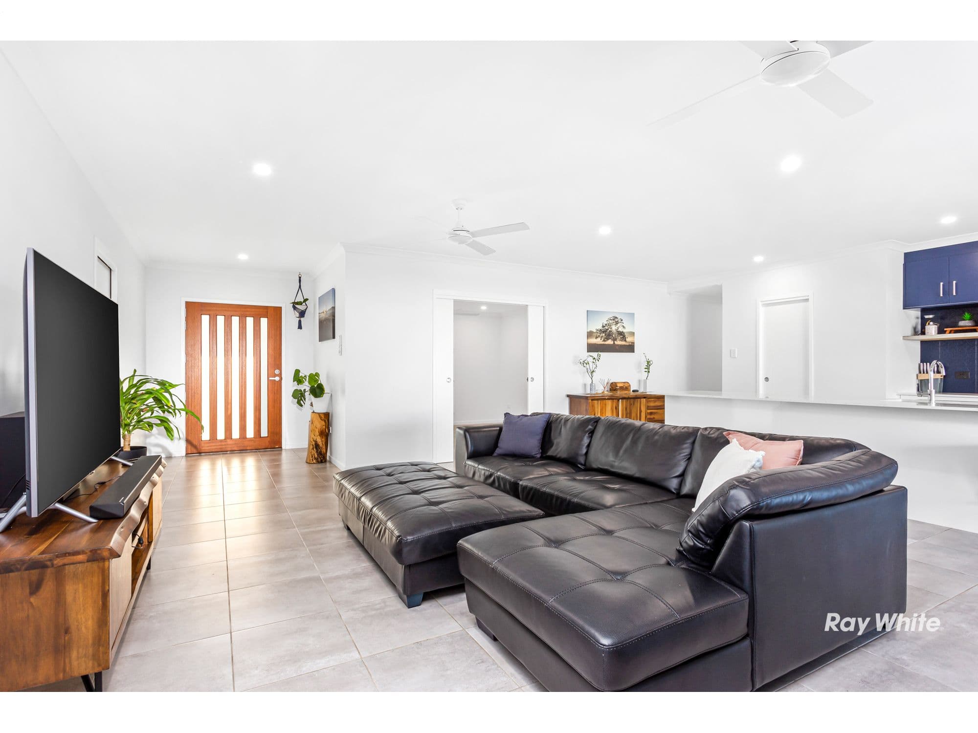 6 Nyora Close, Endeavour Hills VIC 3802, Endeavour Hills - Thumbnail 2