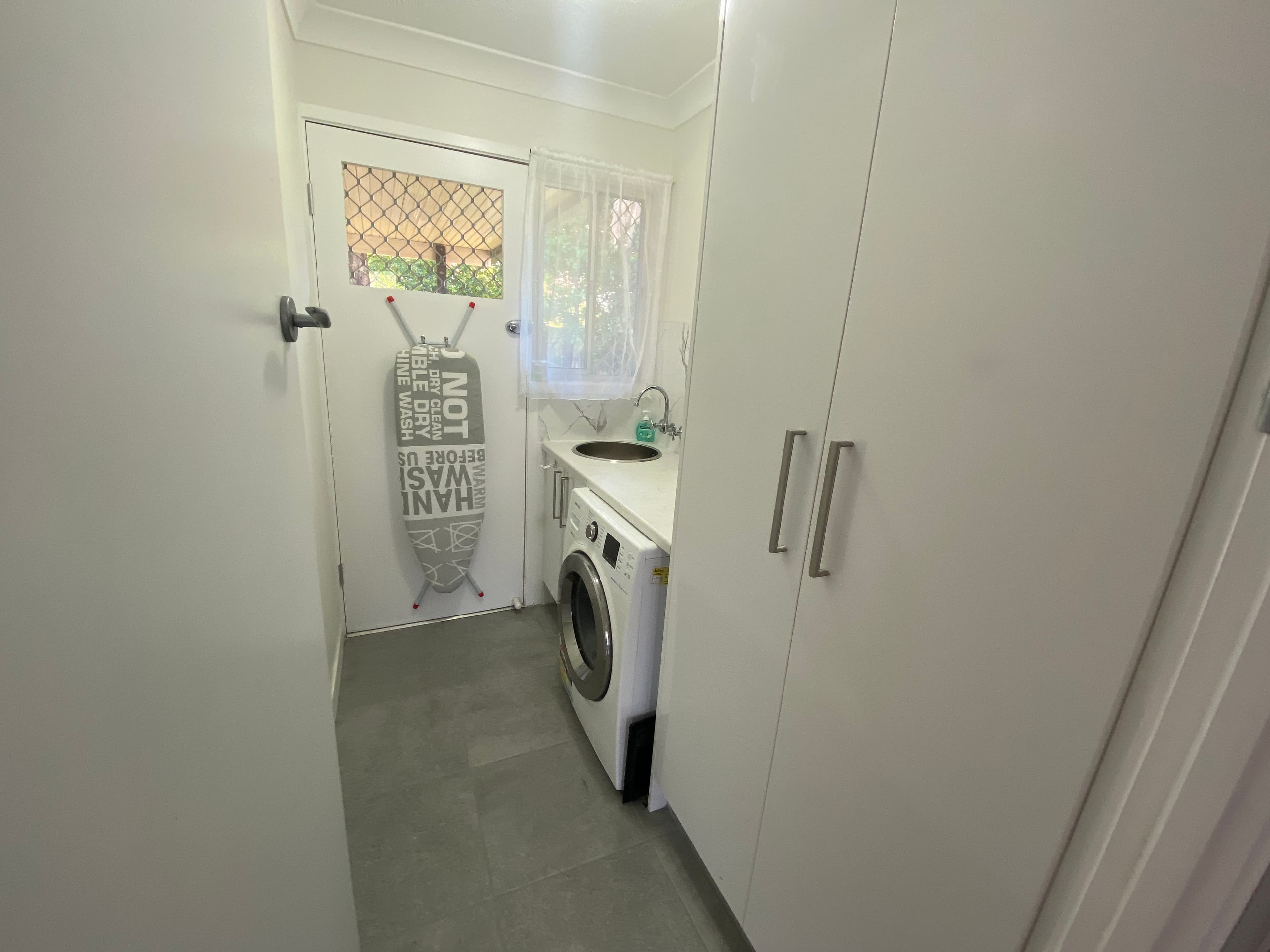 17 Arthur Street, Biggera Waters QLD 4216, Biggera Waters - Thumbnail 4