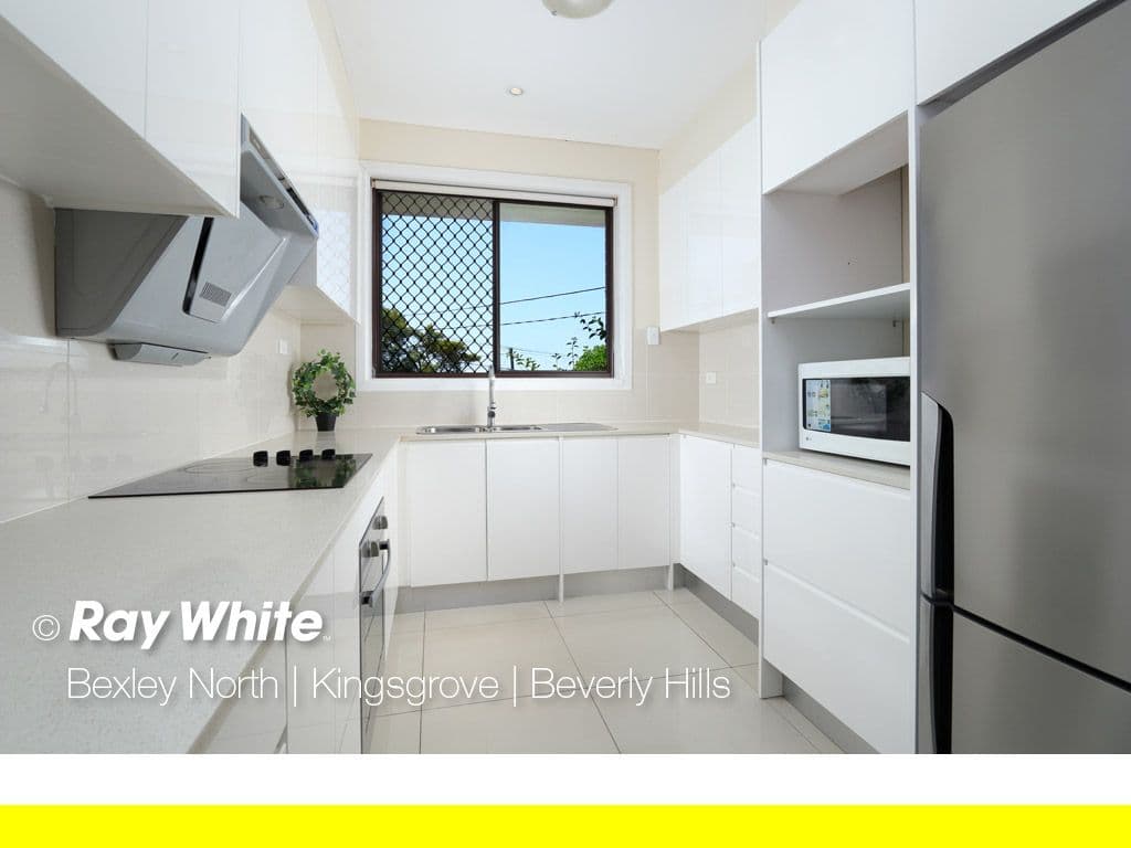 30 Junee Crescent, Kingsgrove - Thumbnail 2