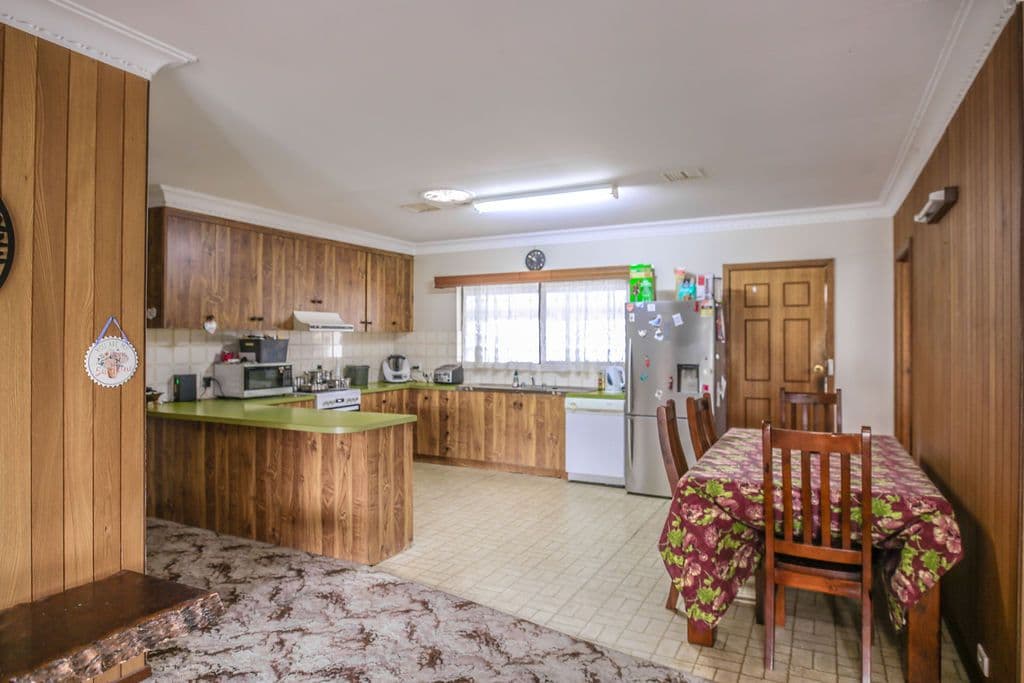 302 Poictiers Street, Deniliquin NSW 2710, Deniliquin - Thumbnail 5