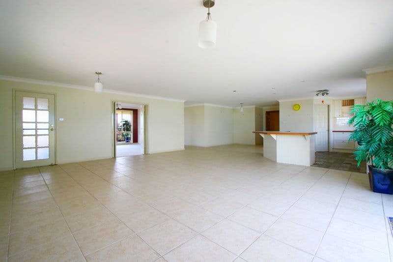 4 Yarle Crescent, FLINDERS NSW 2529, Flinders - Thumbnail 2