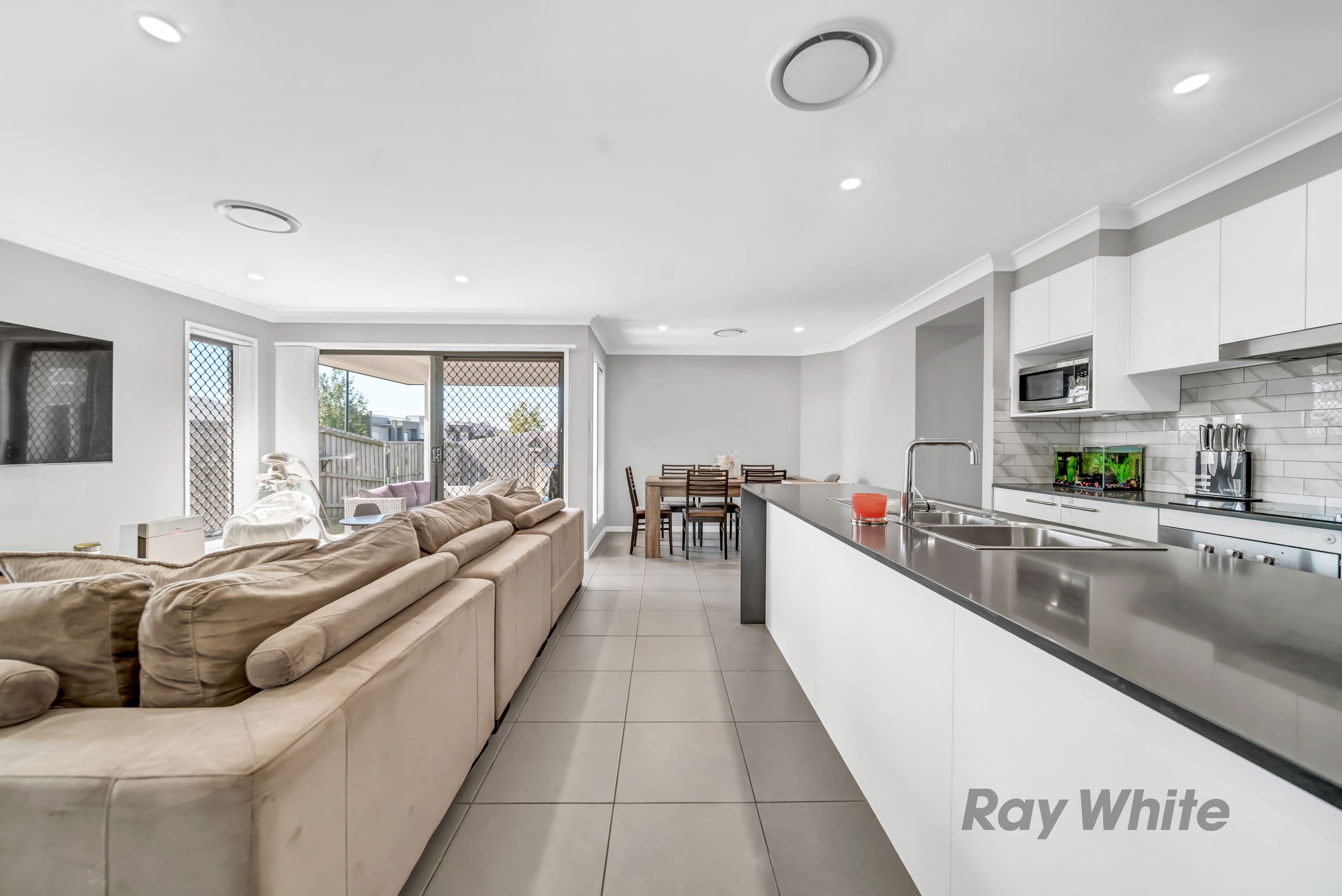 9 Kuprin Street, Logan Reserve QLD 4133, Logan Reserve - Thumbnail 4