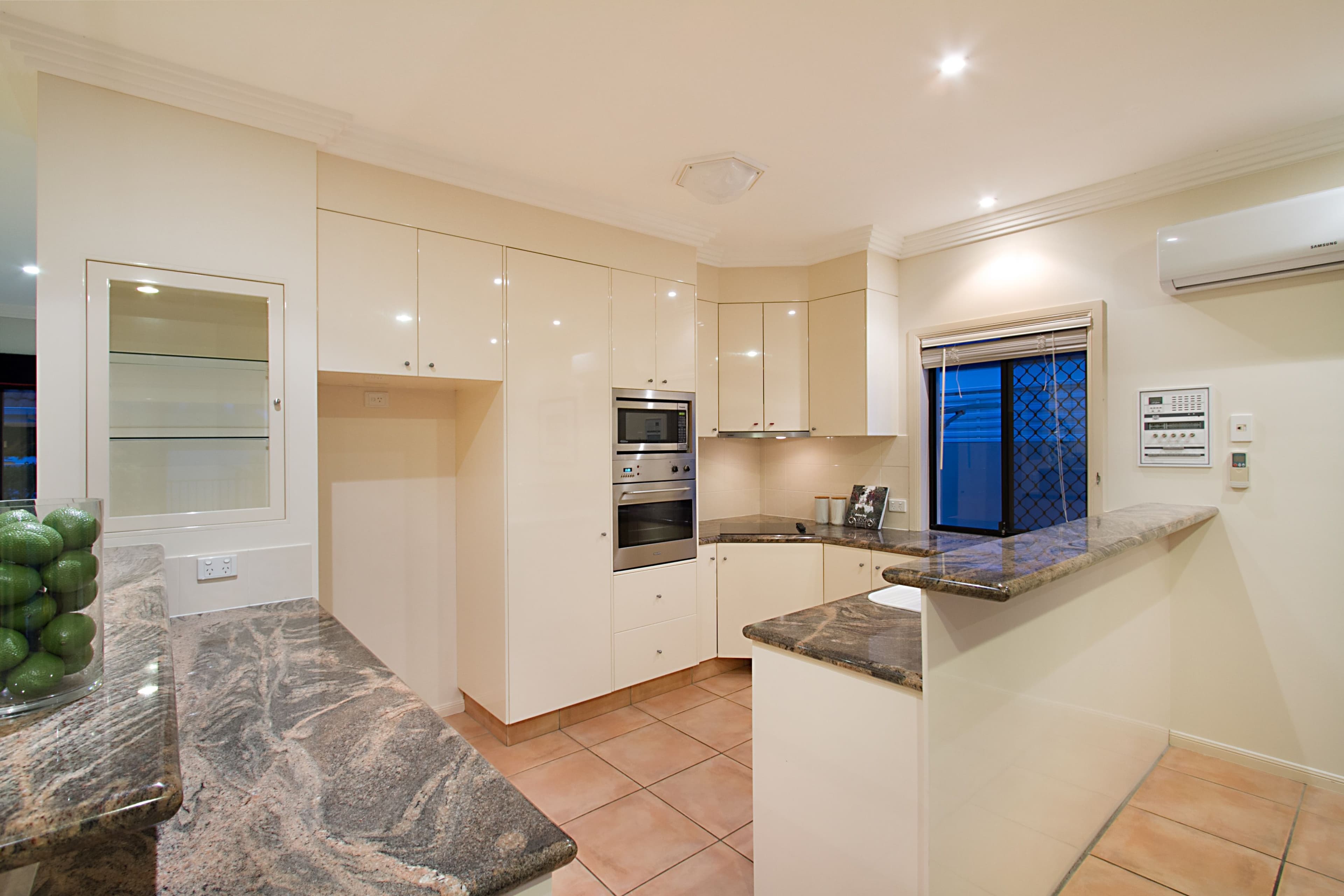 18 Arbuthnot Parade, Benowa Waters QLD 4217, Benowa - Thumbnail 7