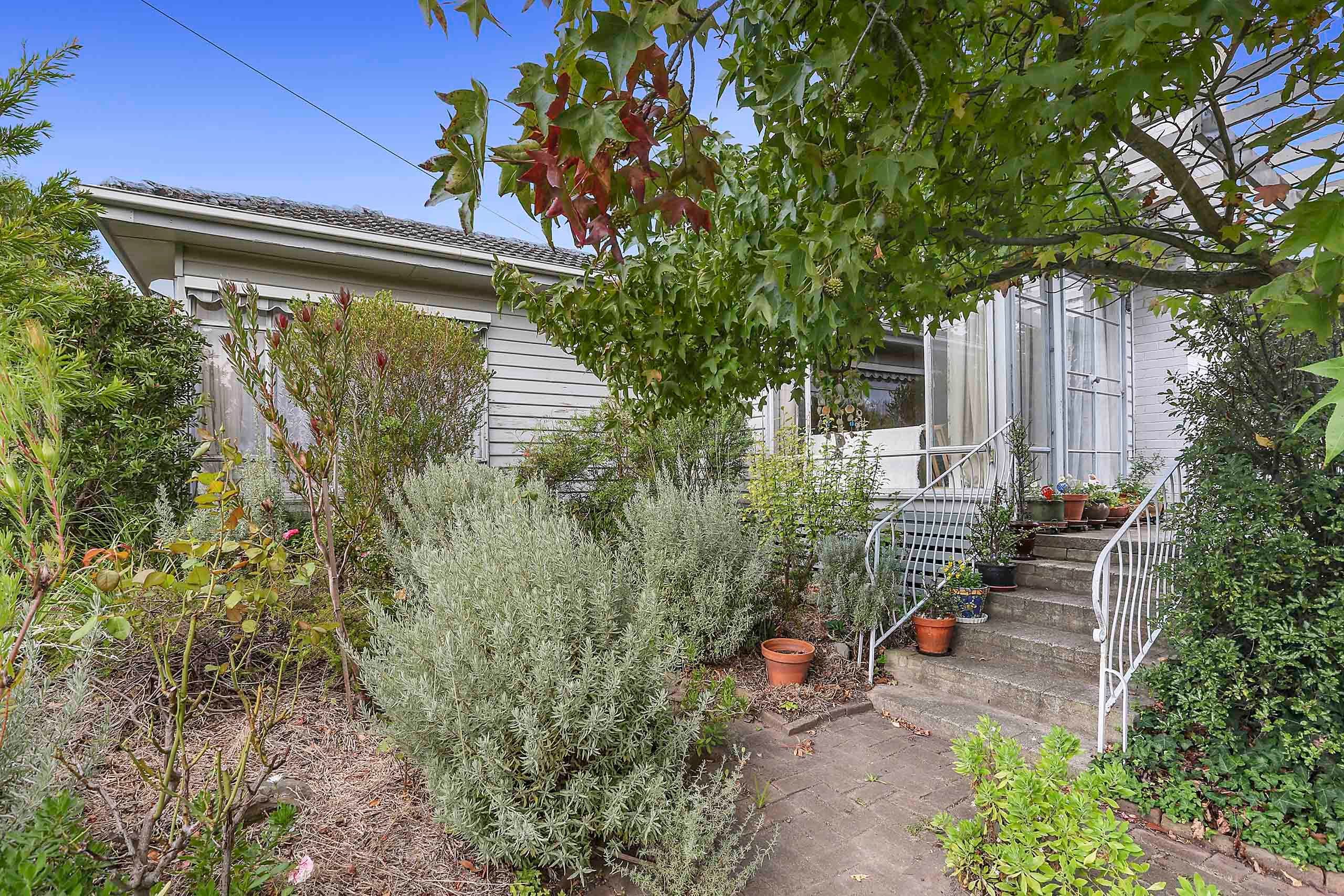 2 Baum Crescent, Highton VIC 3216, Highton - Thumbnail 2