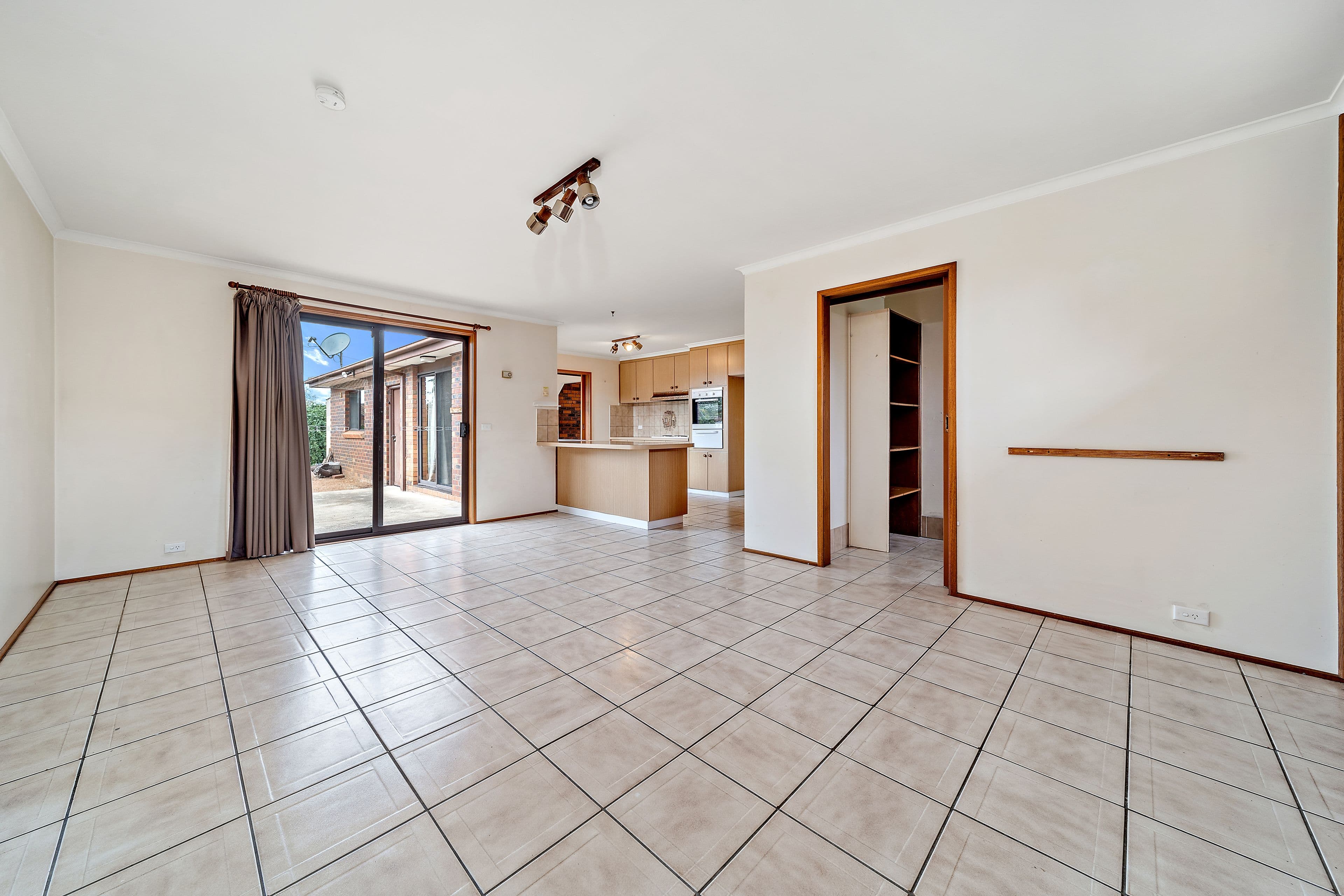 8 Monson Place, McKellar ACT 2617, McKellar - Thumbnail 2