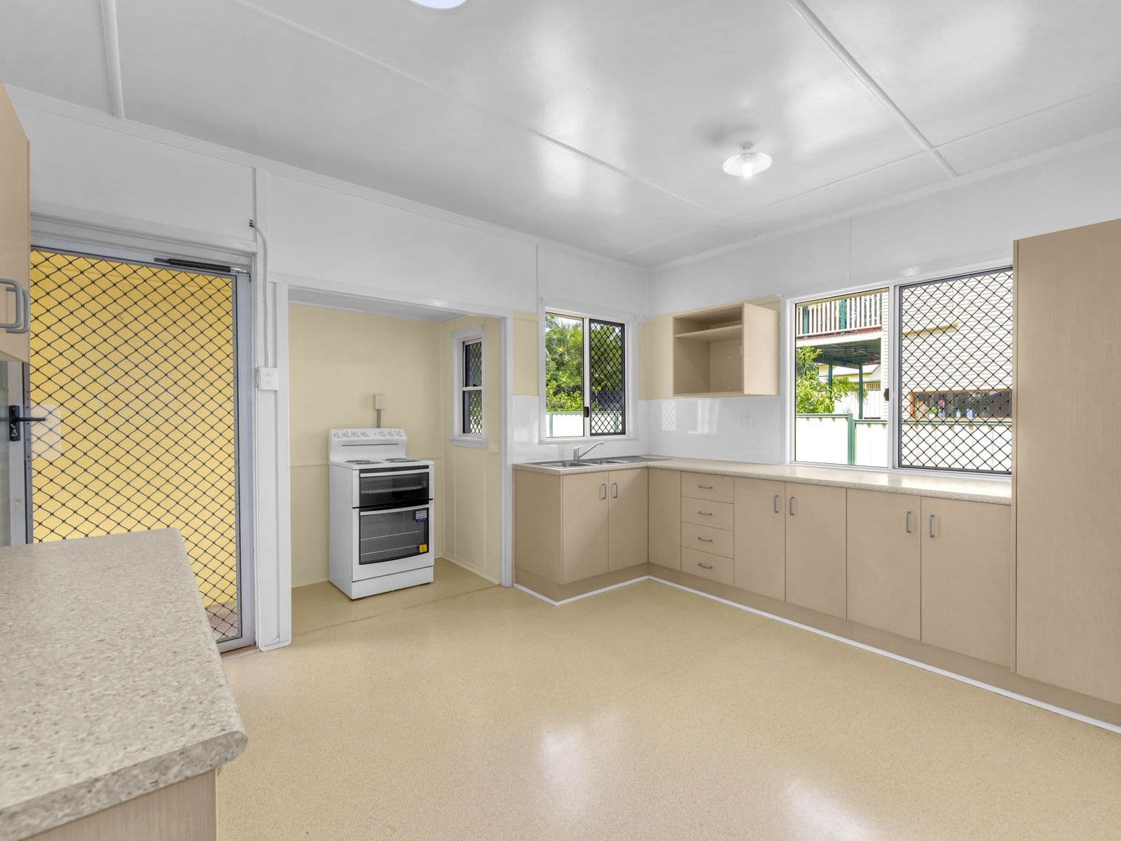 11 Floral Street, Mount Gravatt East QLD 4122, Mount Gravatt East - Thumbnail 2