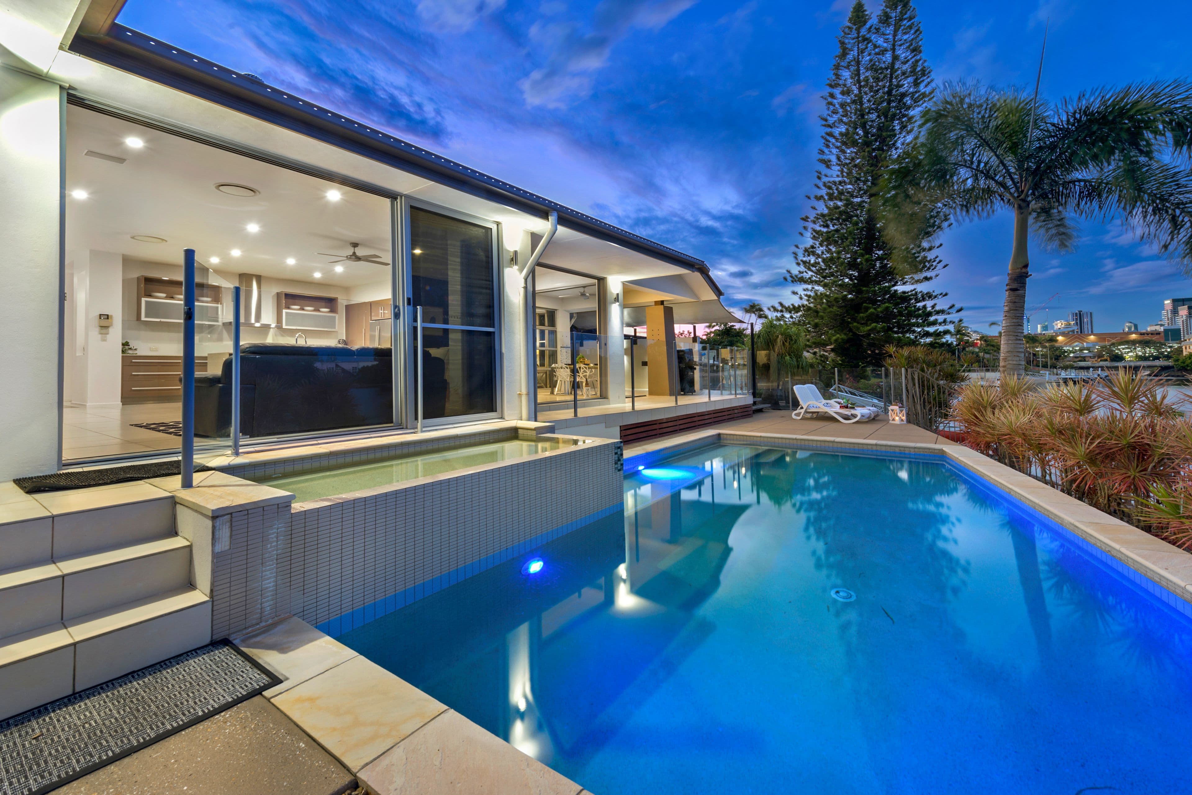 4 Vevey Street, Mermaid Waters QLD 4218, Mermaid Waters - Thumbnail 8