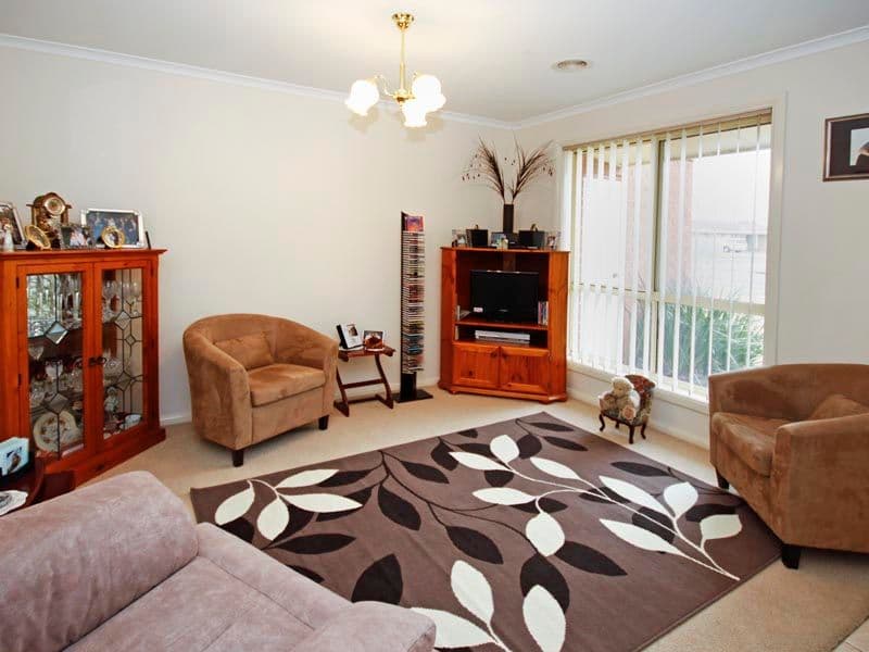 24 Paramount Crescent, ST ALBANS PARK VIC 3219, St Albans Park - Thumbnail 2