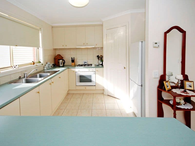 24 Paramount Crescent, ST ALBANS PARK VIC 3219, St Albans Park - Thumbnail 3