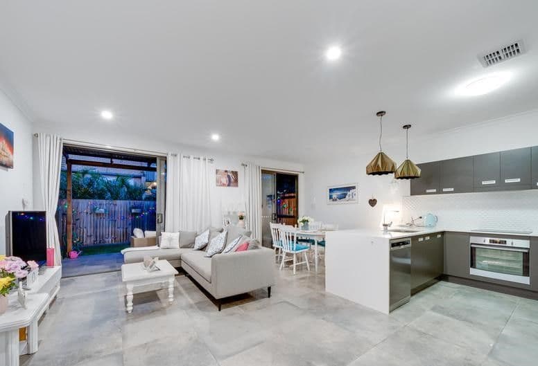 13 Bradley Avenue, Kedron QLD 4031, Kedron - Thumbnail 2