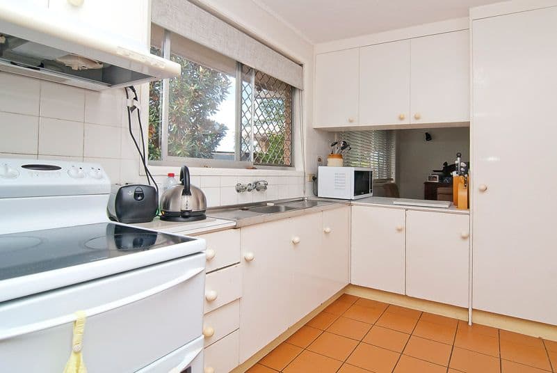 16 Rhonda Street, ROCHEDALE SOUTH QLD 4123, Rochedale South - Thumbnail 4