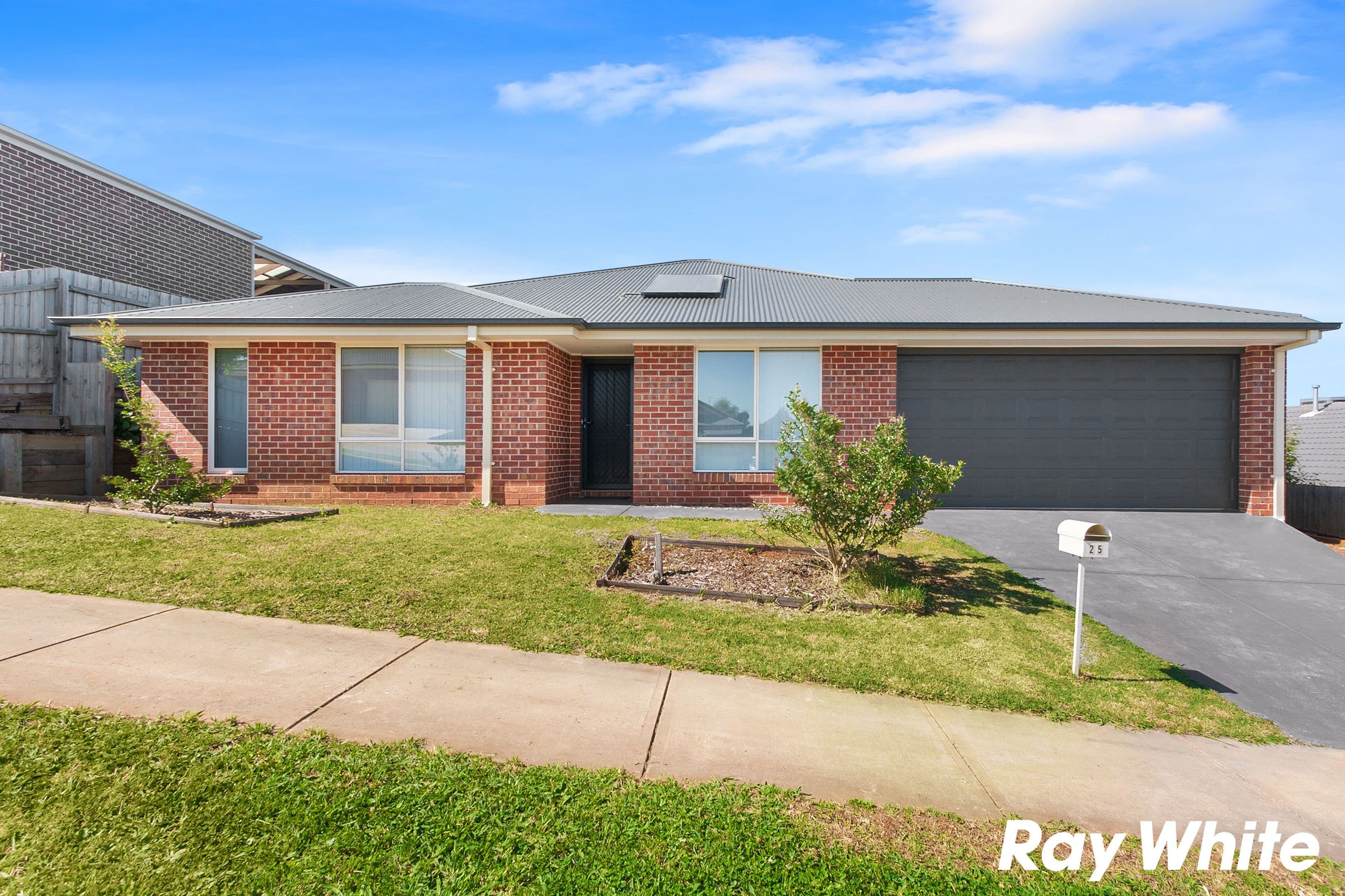 25 Shae Crescent, Drouin VIC 3818, Drouin - Image 1