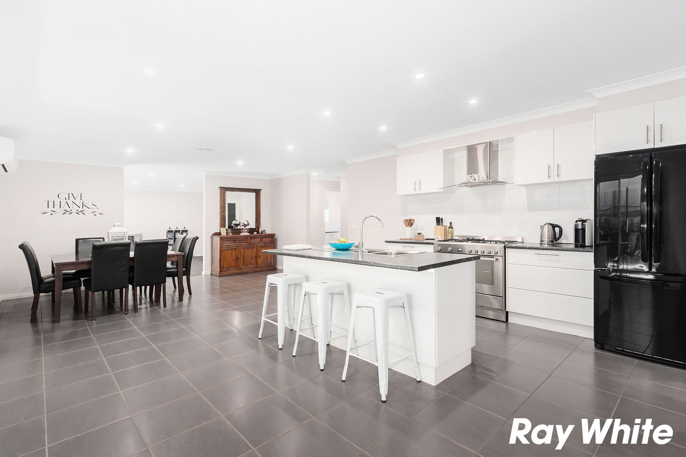 25 Shae Crescent, Drouin VIC 3818, Drouin - Thumbnail 2