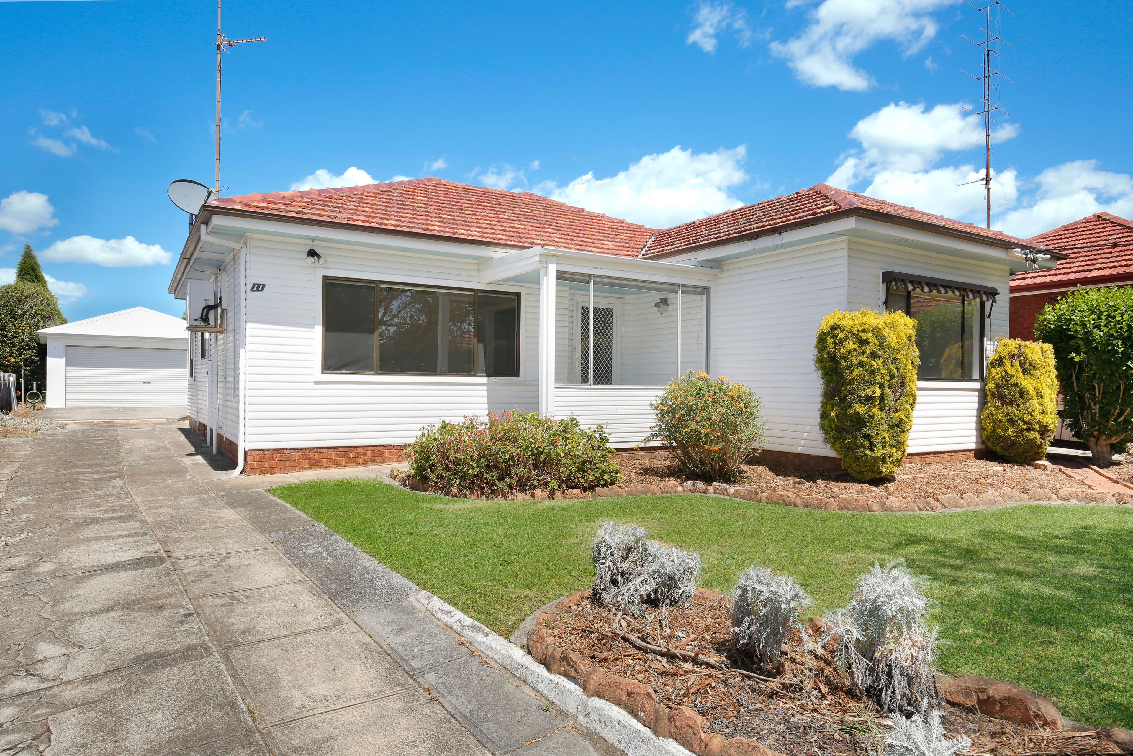 11 Guest Avenue, Fairy Meadow - Image 1