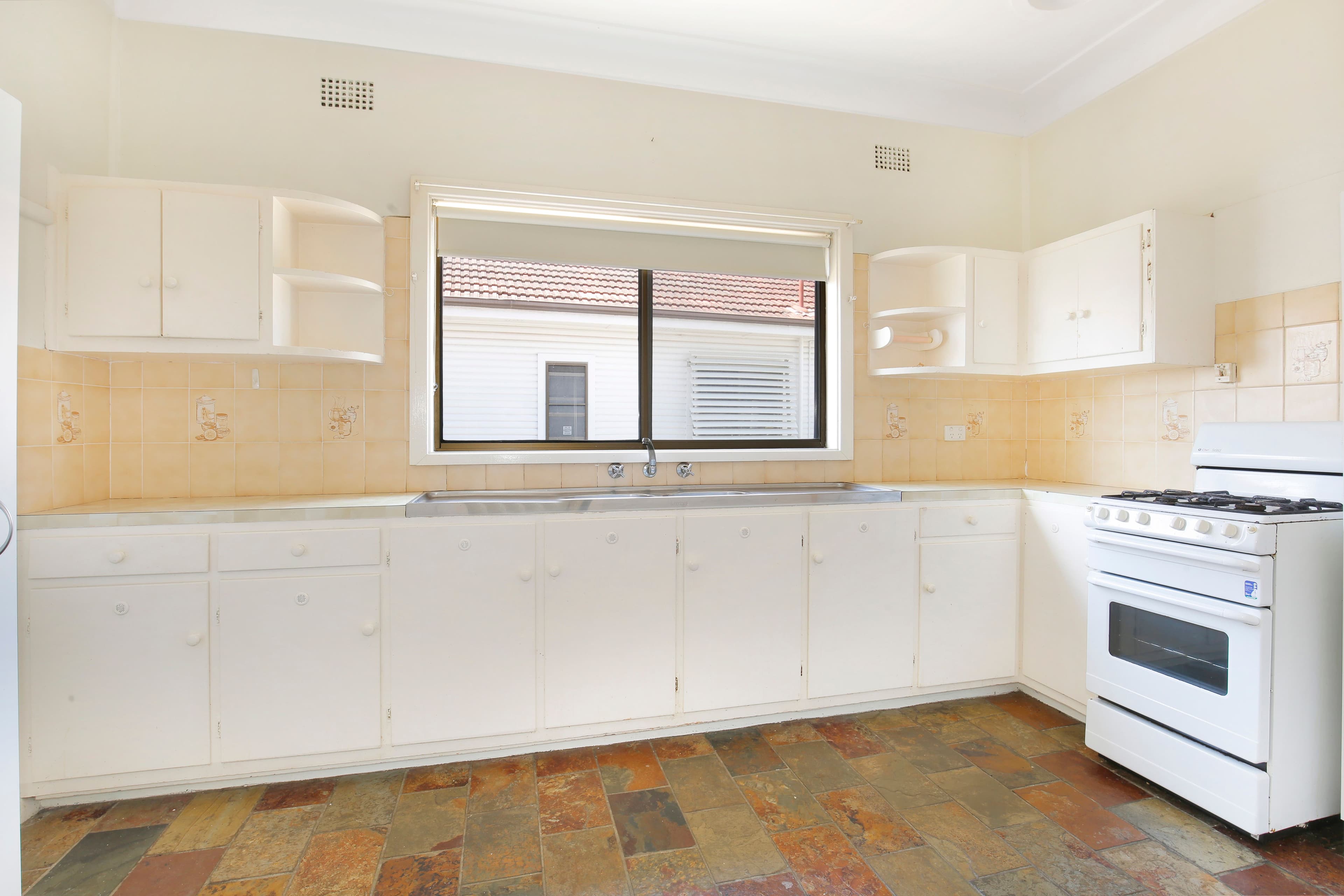 11 Guest Avenue, Fairy Meadow - Thumbnail 2