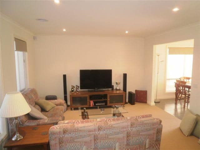 753 Elizabeth Drive, SUNBURY VIC 3429, Sunbury - Thumbnail 2