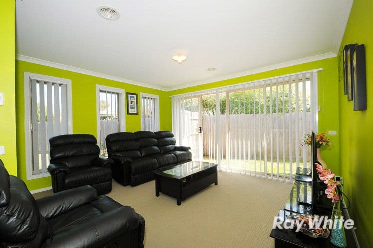 22 Maureen Close, CRANBOURNE WEST VIC 3977, Cranbourne West - Thumbnail 2