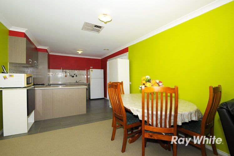 22 Maureen Close, CRANBOURNE WEST VIC 3977, Cranbourne West - Thumbnail 4