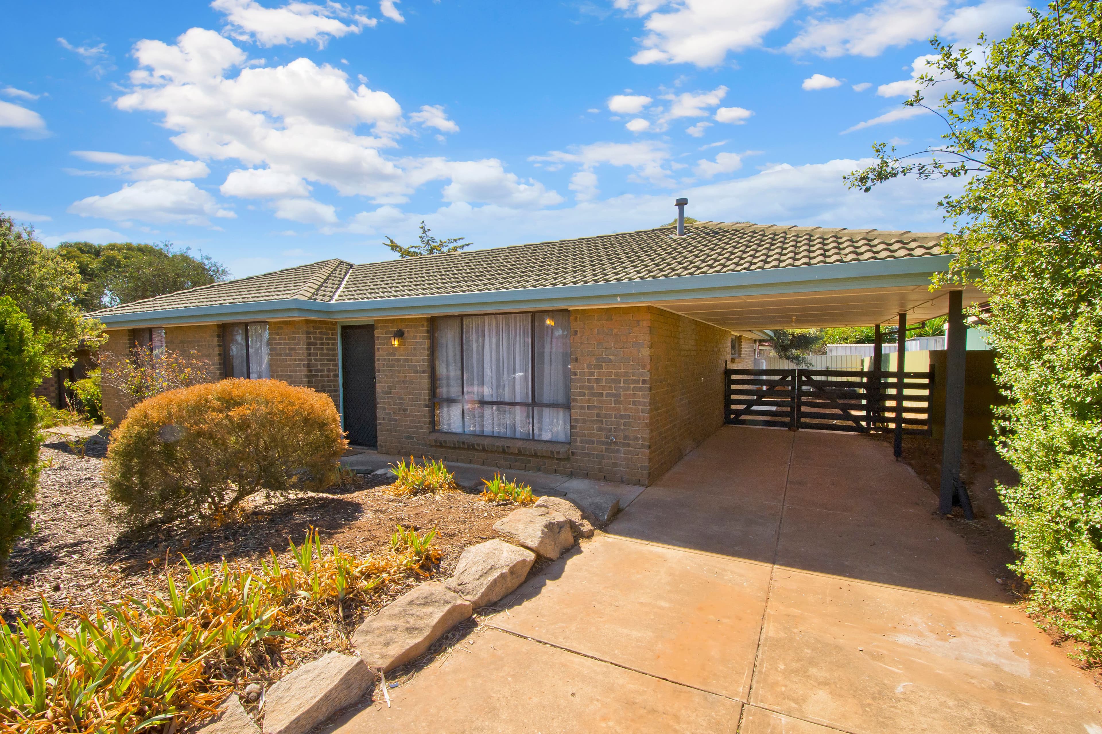 8 Cardiff Court, Craigmore SA 5114, Craigmore - Image 1