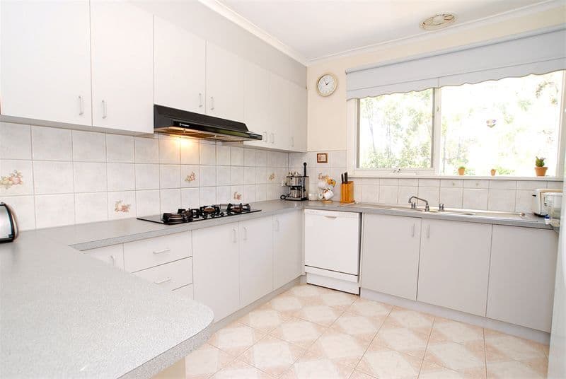 1   Corunna Court, GLEN WAVERLEY VIC 3150, Glen Waverley - Thumbnail 3