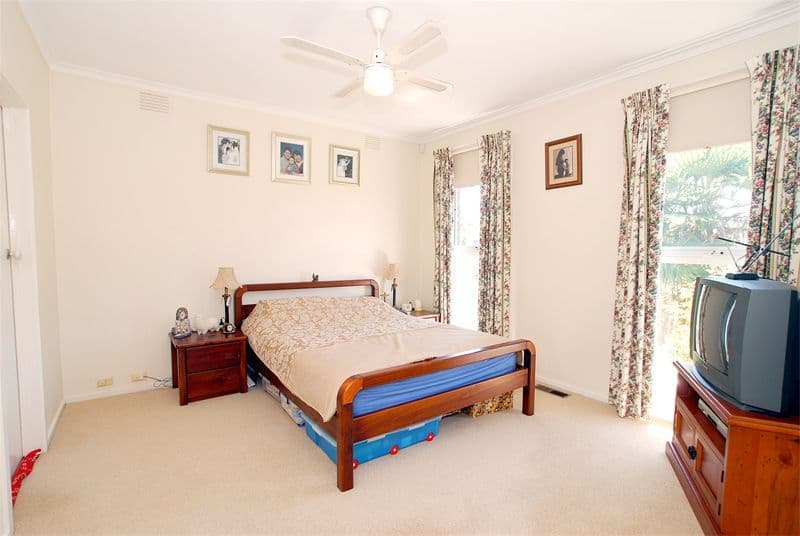 1   Corunna Court, GLEN WAVERLEY VIC 3150, Glen Waverley - Thumbnail 5