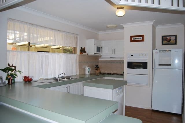 31 Guinivere Way, CAMILLO WA 6111, Camillo - Thumbnail 2
