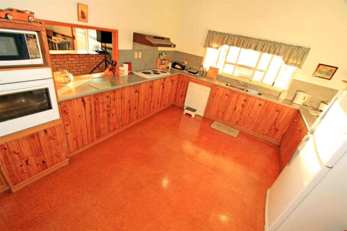 149 Yeppoon Road, PARKHURST QLD 4702, Parkhurst - Thumbnail 4