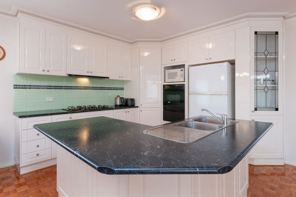18 Northampton Crescent, Caroline Springs VIC 3023, Caroline Springs - Thumbnail 2