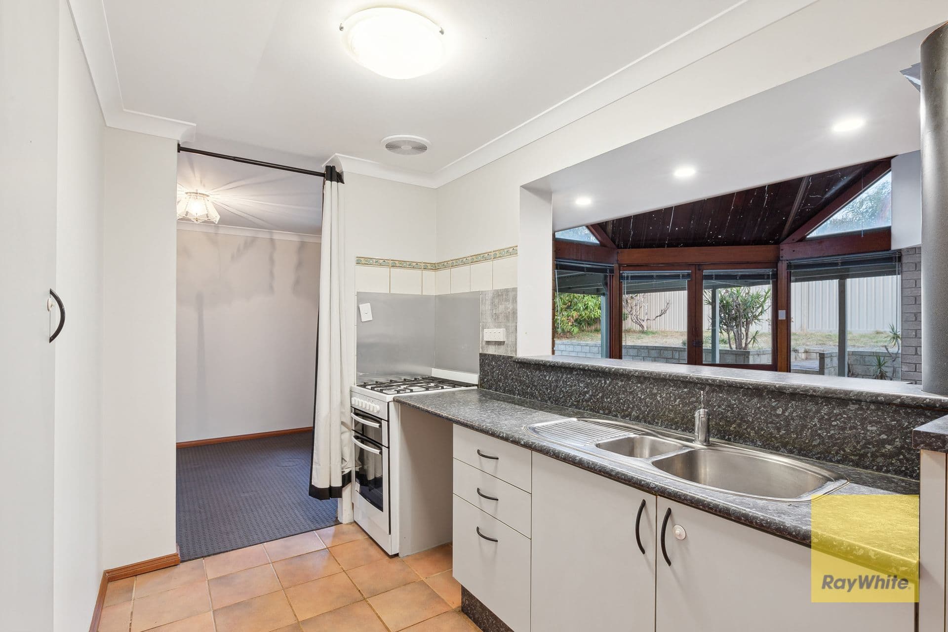 40 Woodward Circle, Marangaroo WA 6064, Marangaroo - Thumbnail 7