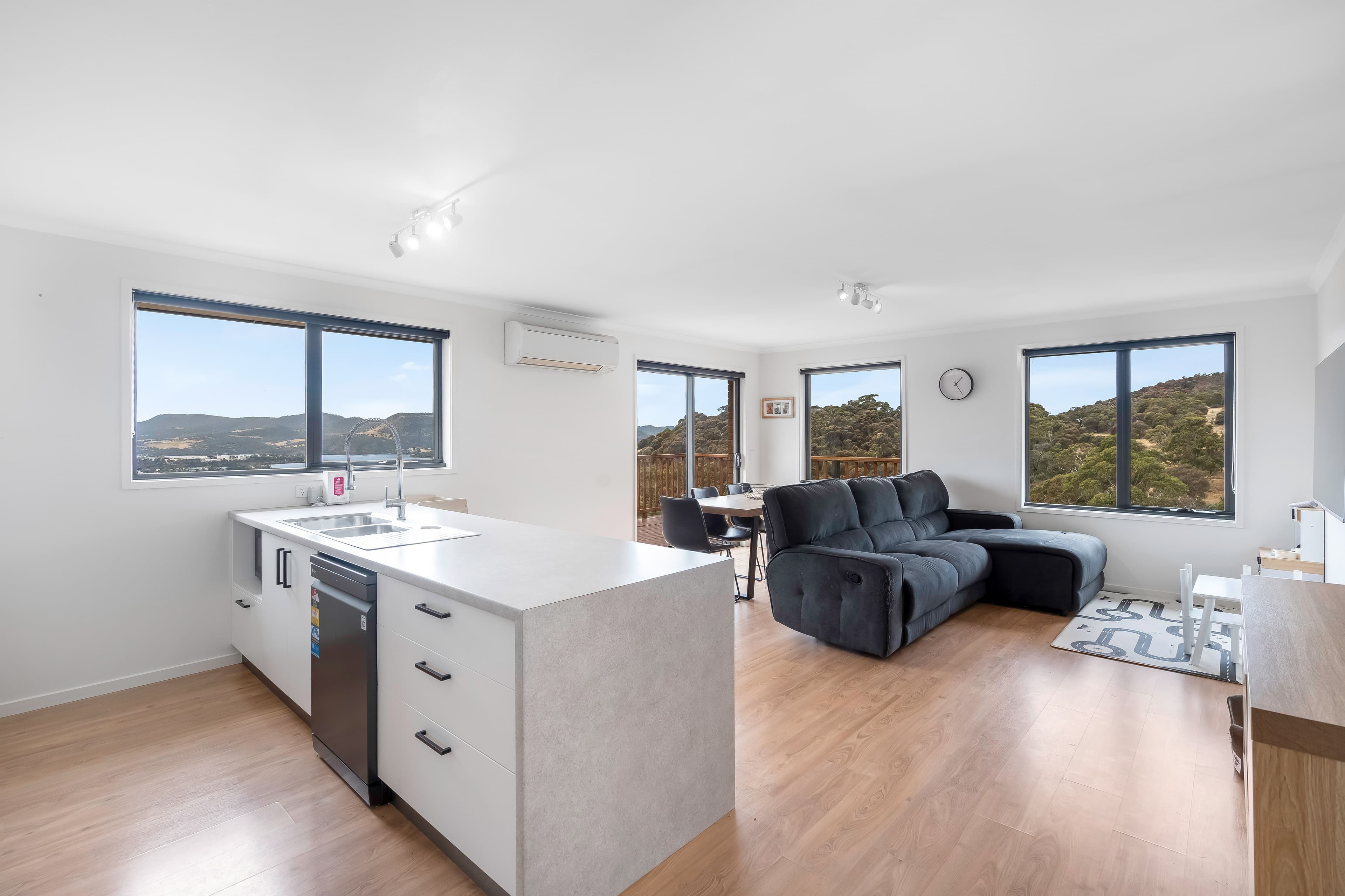 27 Wallcrest Road, Berriedale TAS 7011, Berriedale - Thumbnail 5