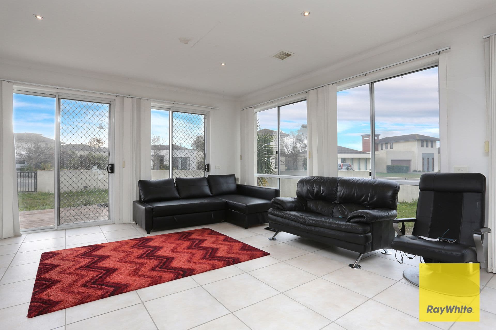 13 Signature Boulevard, Sanctuary Lakes VIC 3030, Sanctuary Lakes - Thumbnail 4