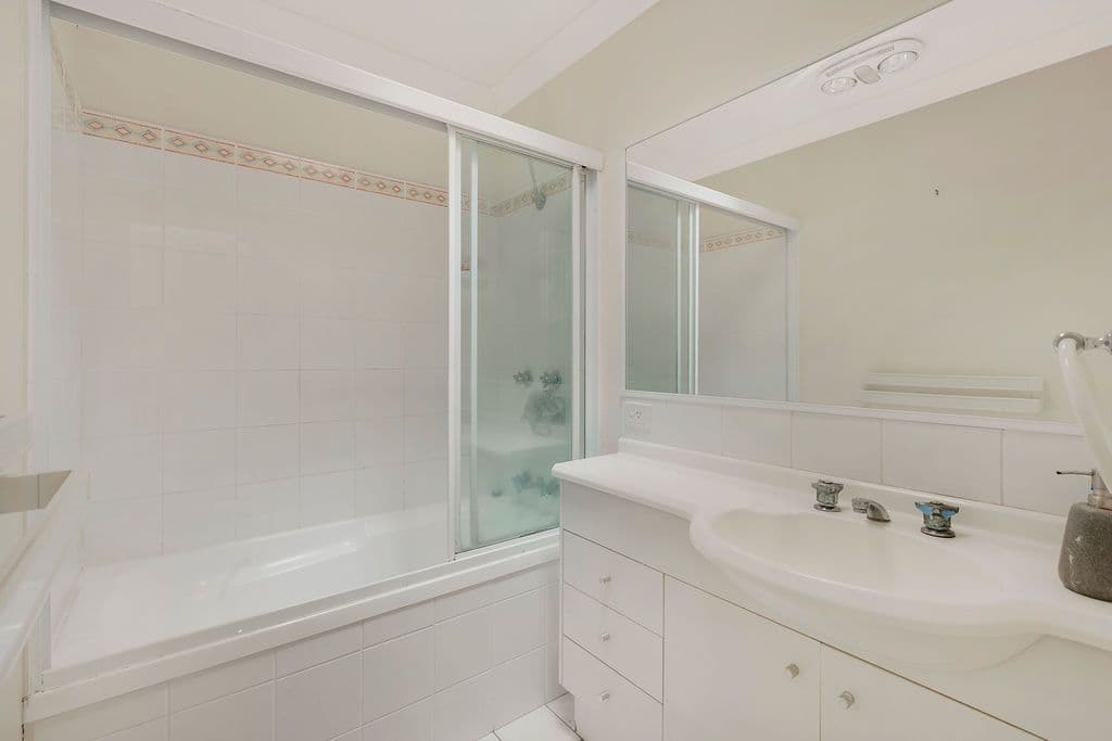 24 Terrigal Crescent, Southport QLD 4215, Southport - Thumbnail 7