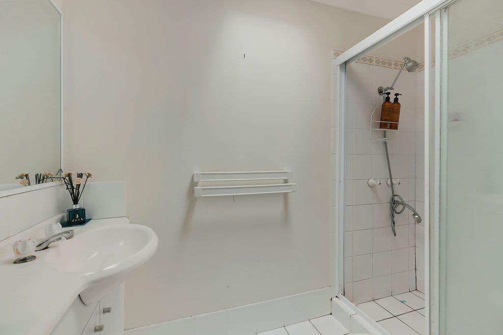 24 Terrigal Crescent, Southport QLD 4215, Southport - Thumbnail 8