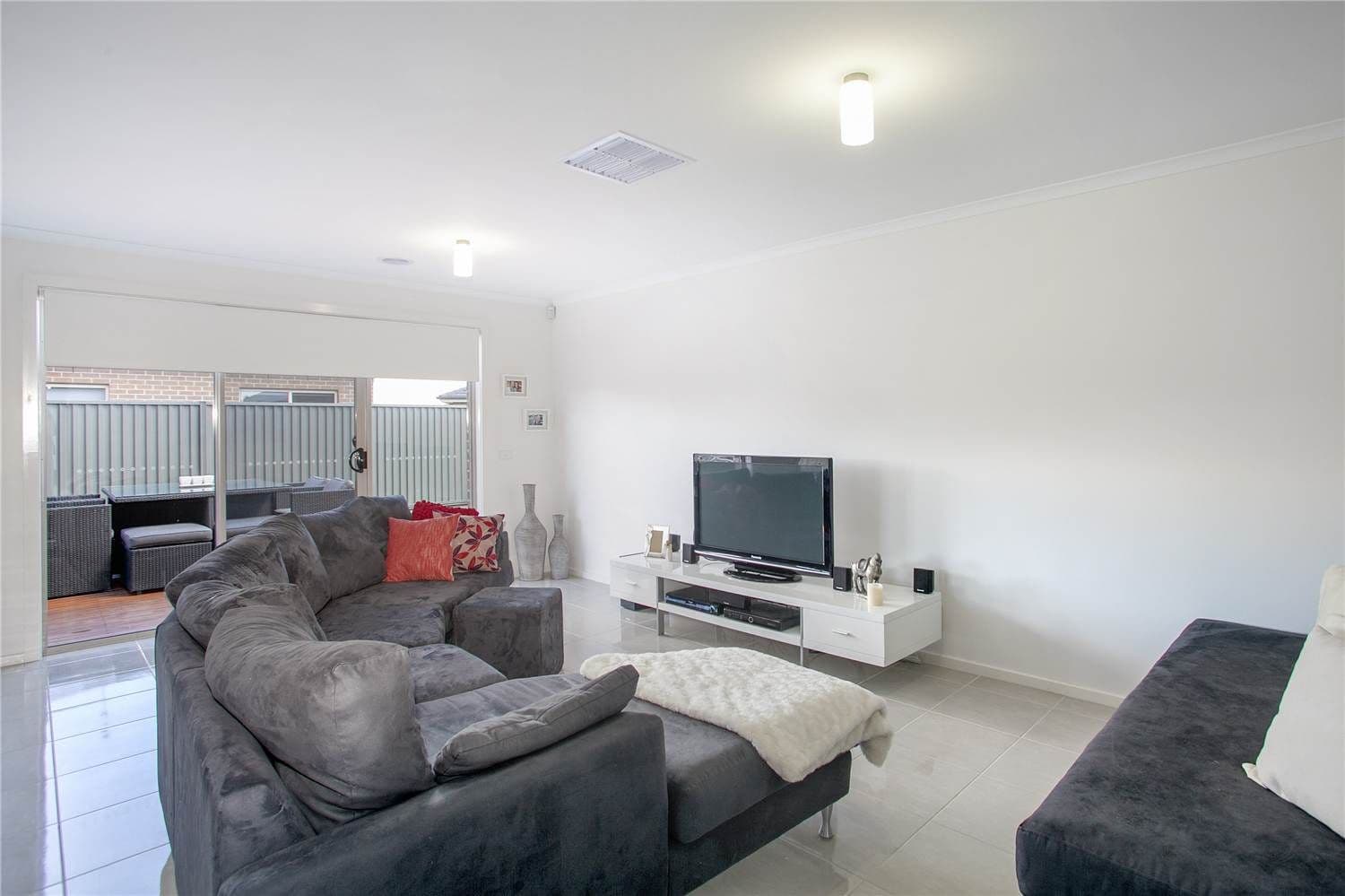 18 Cape Barron Drive, LARA VIC 3212, Lara - Thumbnail 2