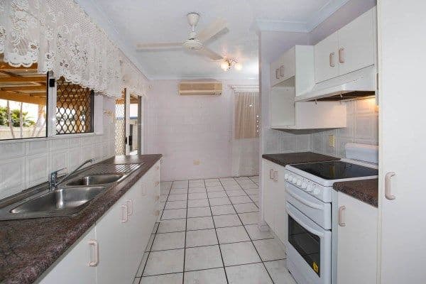 13 Lyndhurst Street, MOUNT LOUISA QLD 4814, Mount Louisa - Thumbnail 2