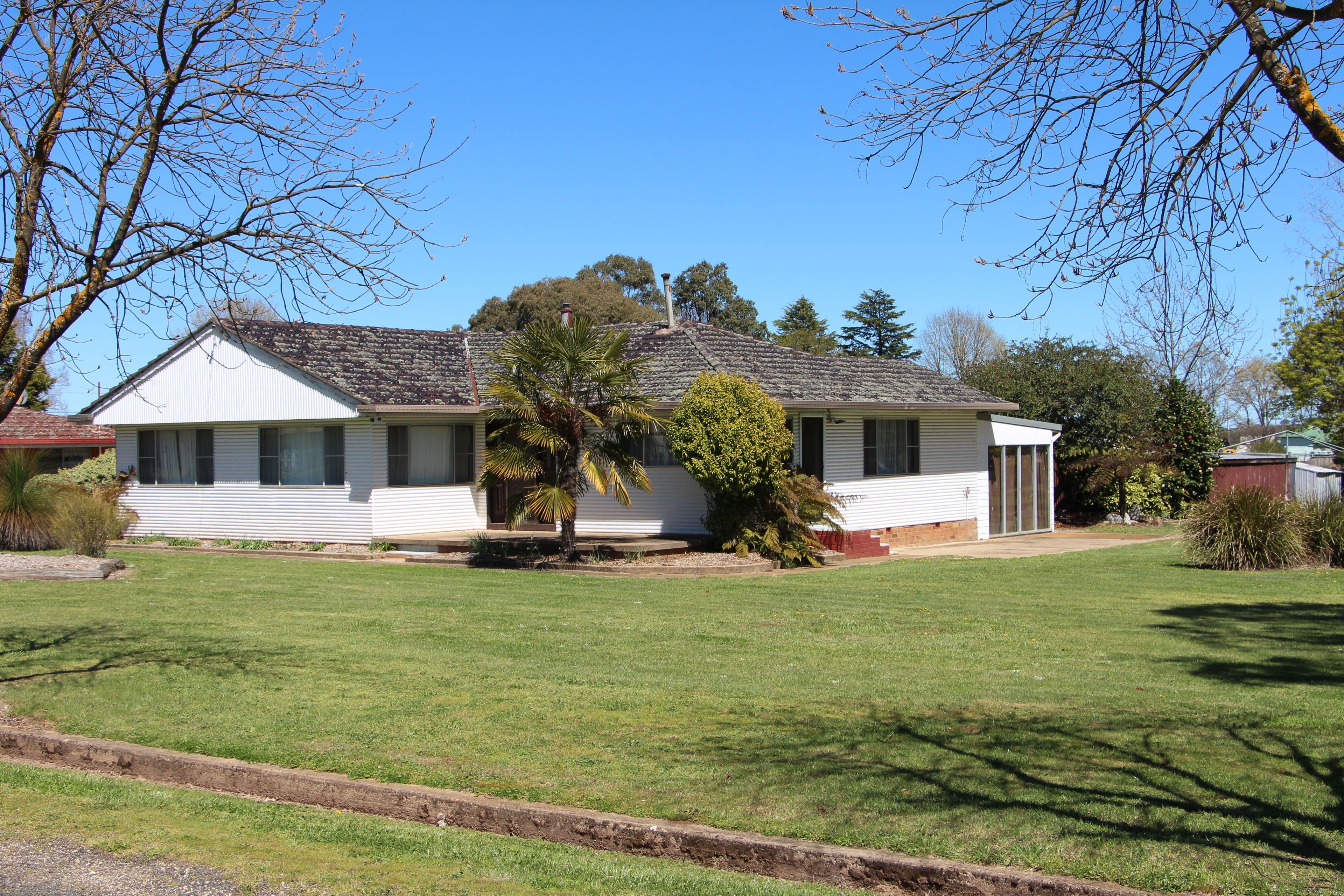 18 Ryanda Street, Guyra - Image 1