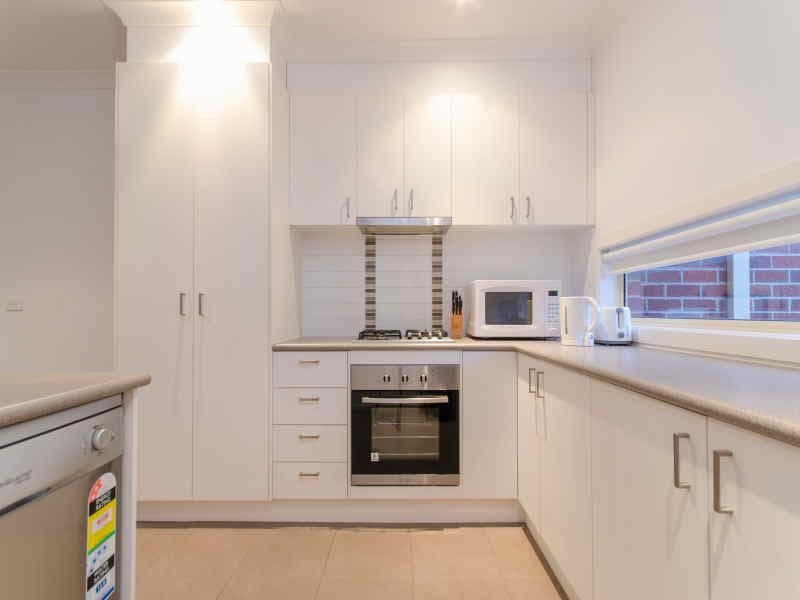 30 Gairloch Drive, FRANKSTON VIC 3199, Frankston - Thumbnail 2