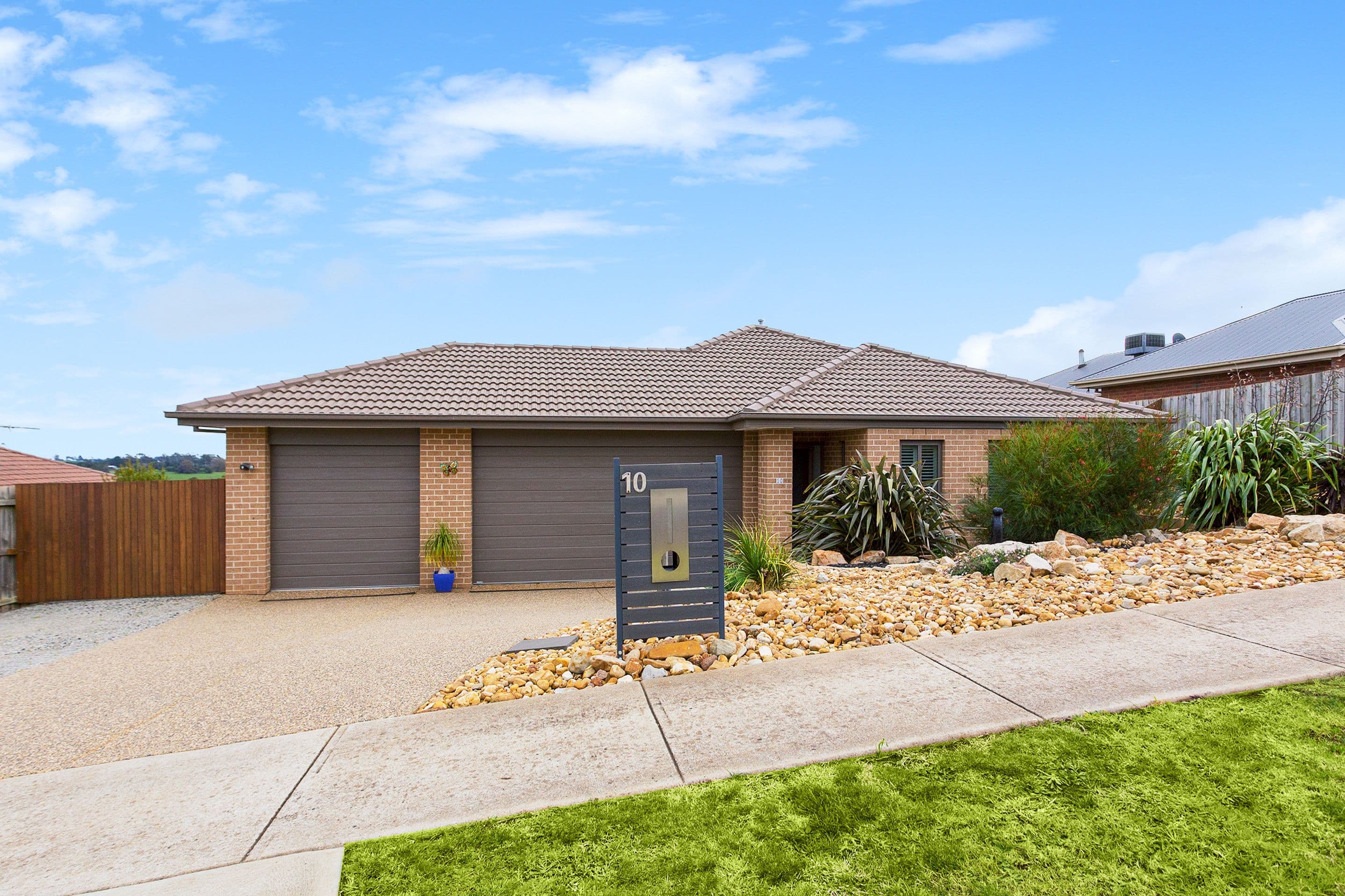 10 Mayfair Drive, Drouin VIC 3818, Drouin - Image 1