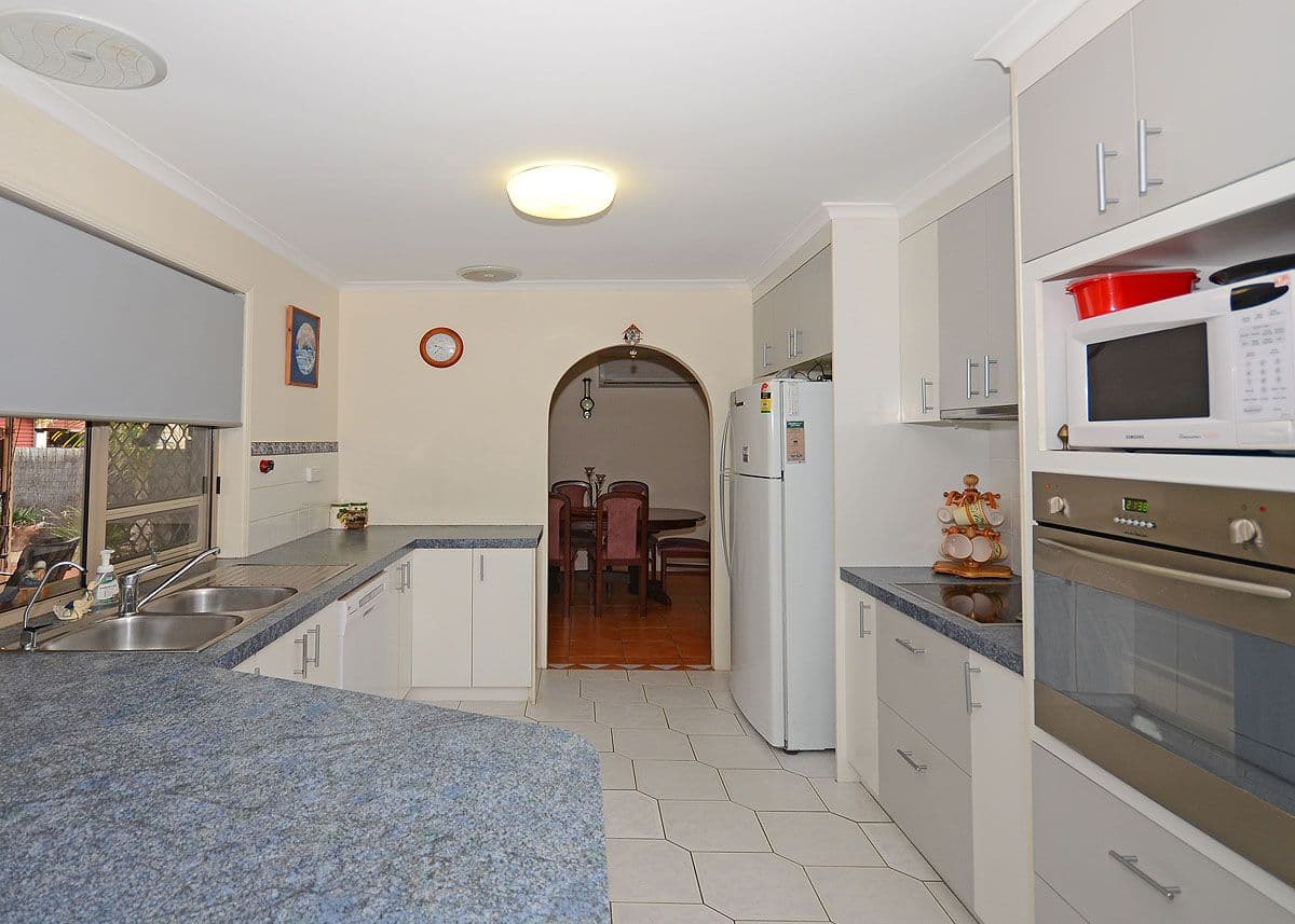 4 Brampton Court, KAWUNGAN QLD 4655, Kawungan - Thumbnail 4