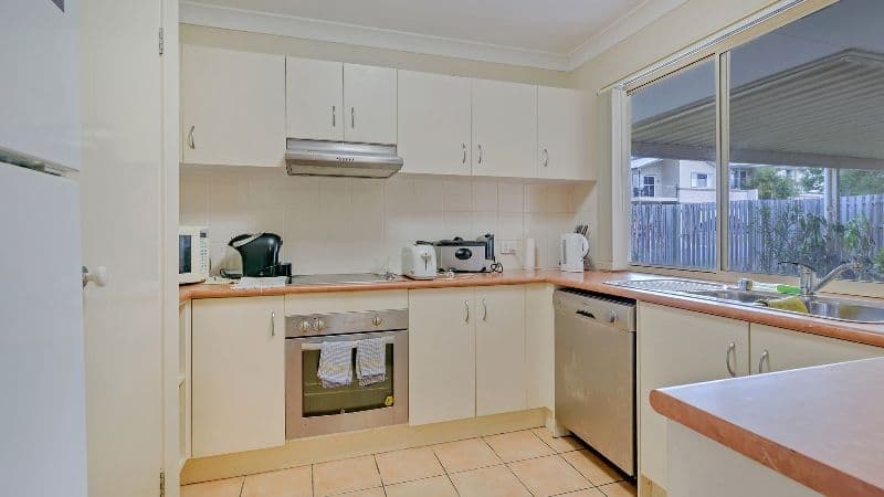 10 Shannonbrook Avenue, Ormeau QLD 4208, Ormeau - Thumbnail 3