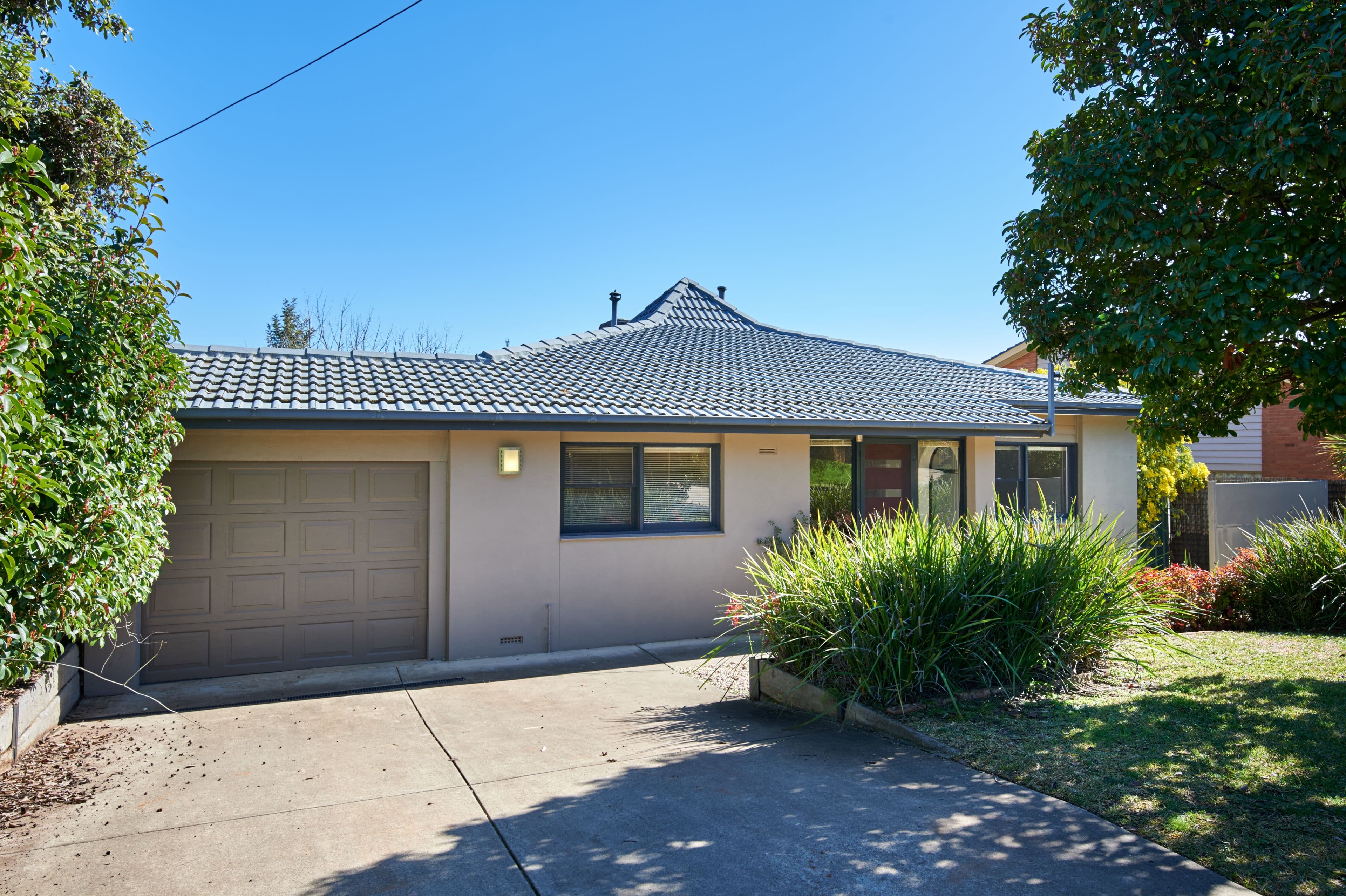 9 Churchill Avenue, Kooringal - Image 1