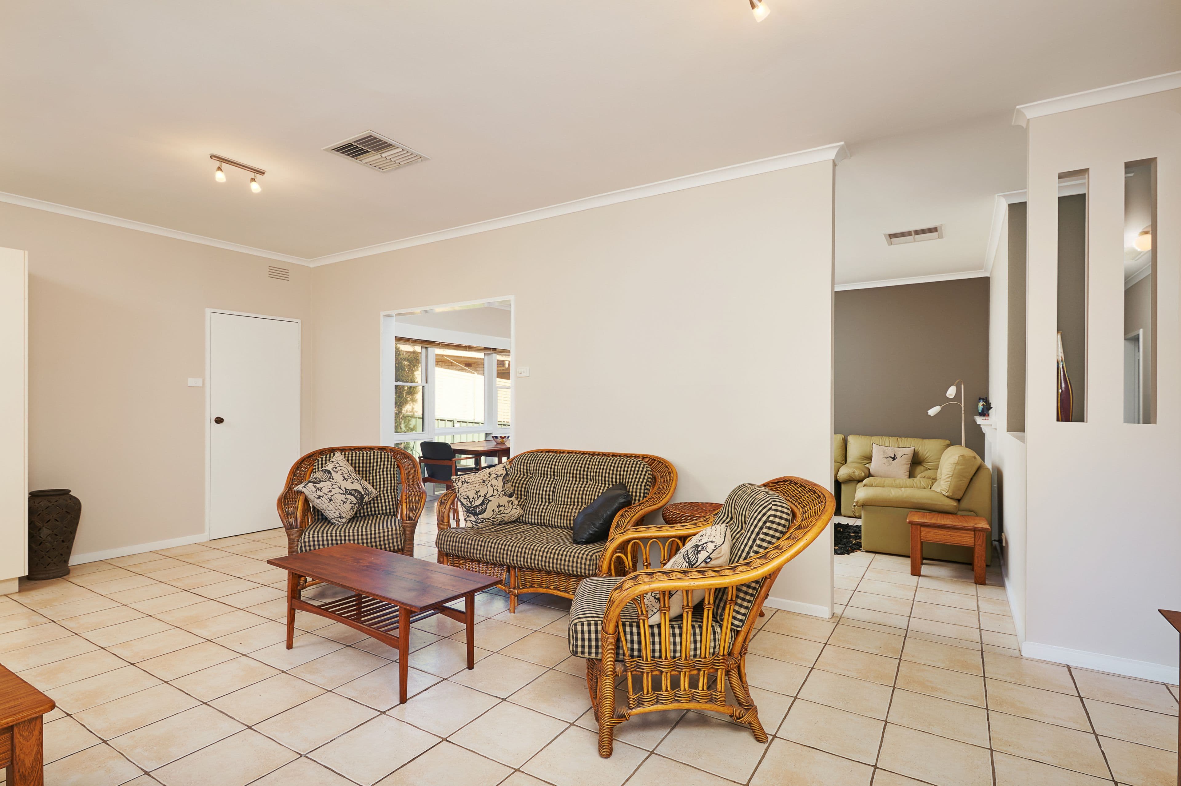 9 Churchill Avenue, Kooringal - Thumbnail 7
